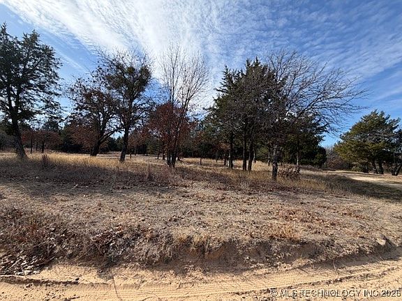 4th image of 157 Oakwood Rd