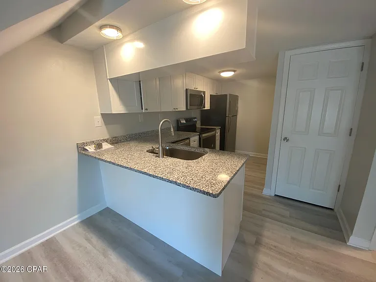 305 Wilson Ave #15 — Photo 4