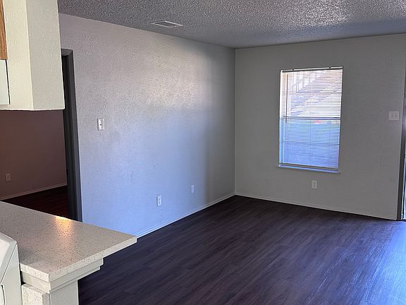 4th image of 500 E Hayes Ave #103