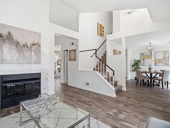 5th image of 263 Sandstone Dr