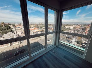 13915 Victory Blvd #2, Van Nuys, CA 91401