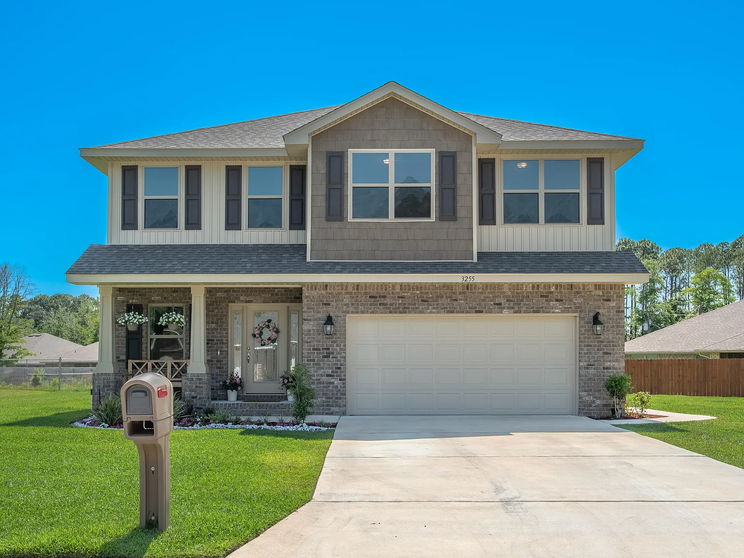 4 bed, 3.0 bath, 2284 sqft, $2,700 — Photo 1