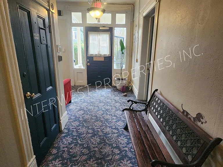 2257 NW Hoyt St #10 — Photo 10