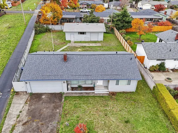 2210 Debra Dr, Springfield, OR 97477