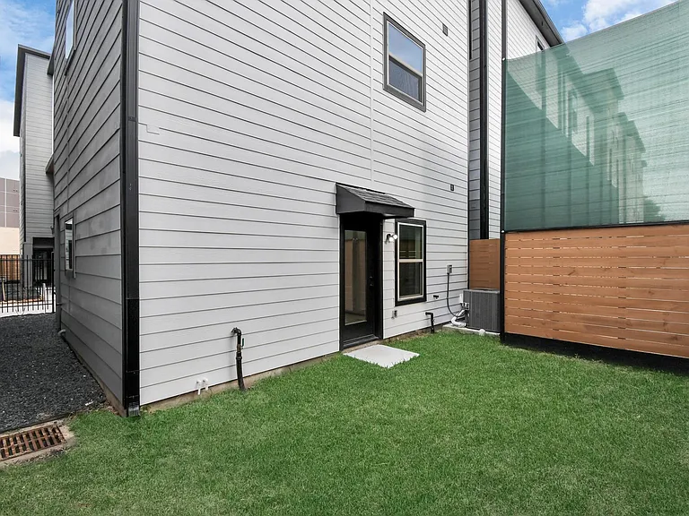 2313 Eagle St — Photo 28