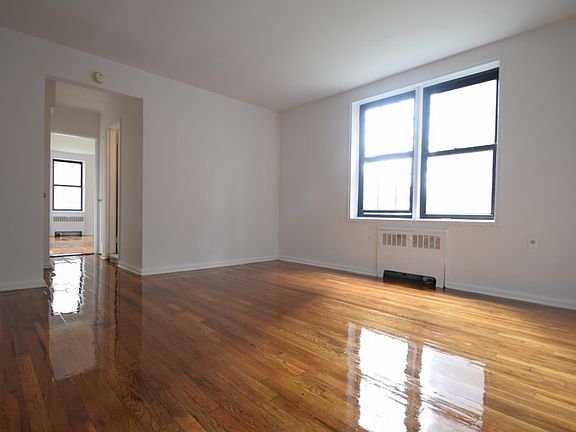 River Hill Gardens - Living Room - M95-01A