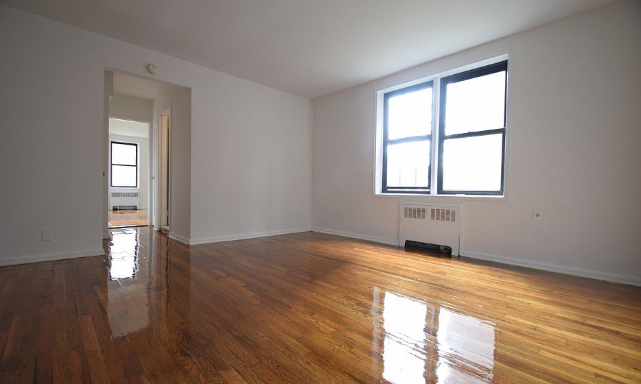 River Hill Gardens - Living Room - M95-01A