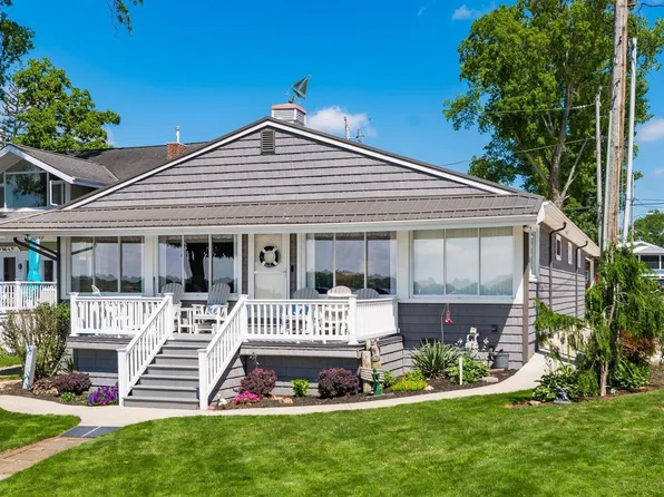 335 Lakeview Dr, Buckeye Lake, OH 43008
