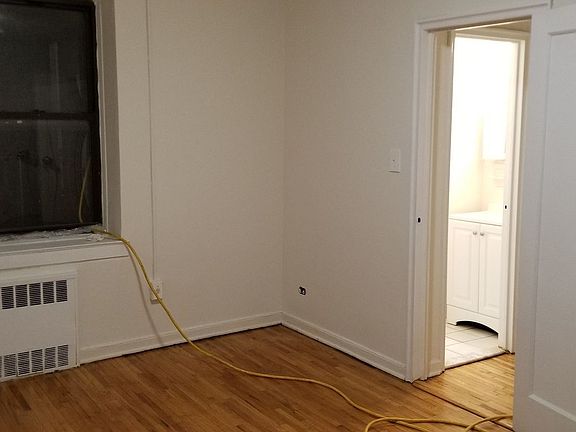 4th image of 141-30 Pershing Cres #6L