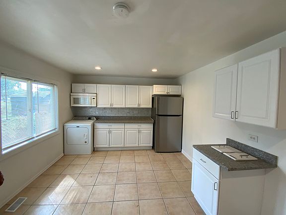 2nd image of 1429 Ambassador Ln