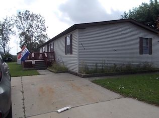 3275 Susan Cir S, Park City, IL 60085