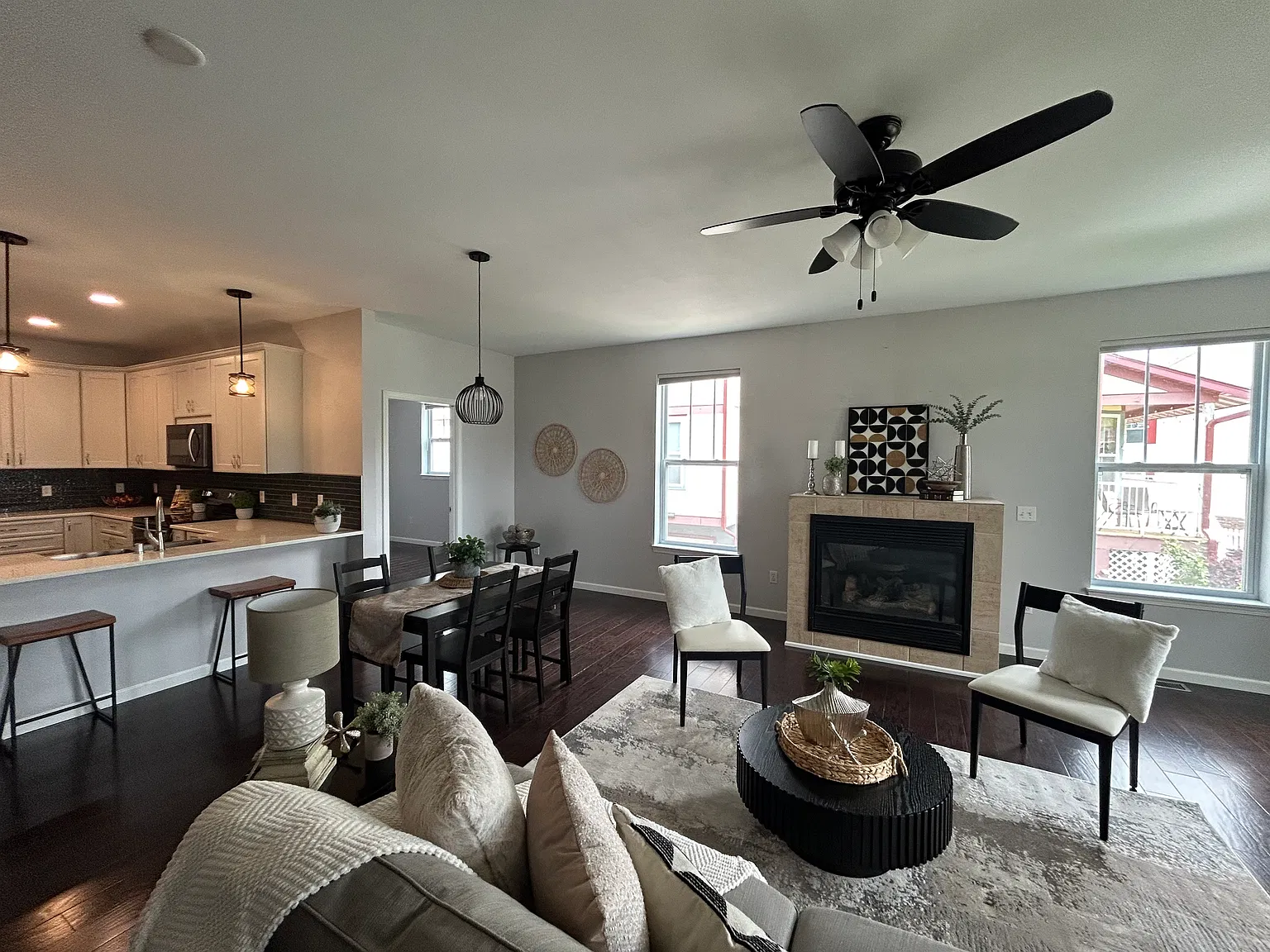 3 bed, 2.5 bath, 1874 sqft, $2,400 — Photo 2
