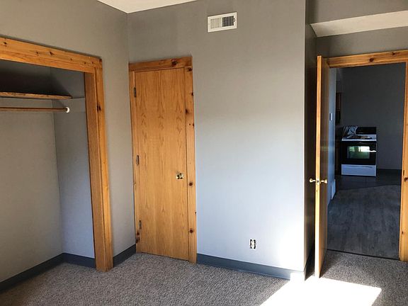 5th image of 1640 Holdrege St #2