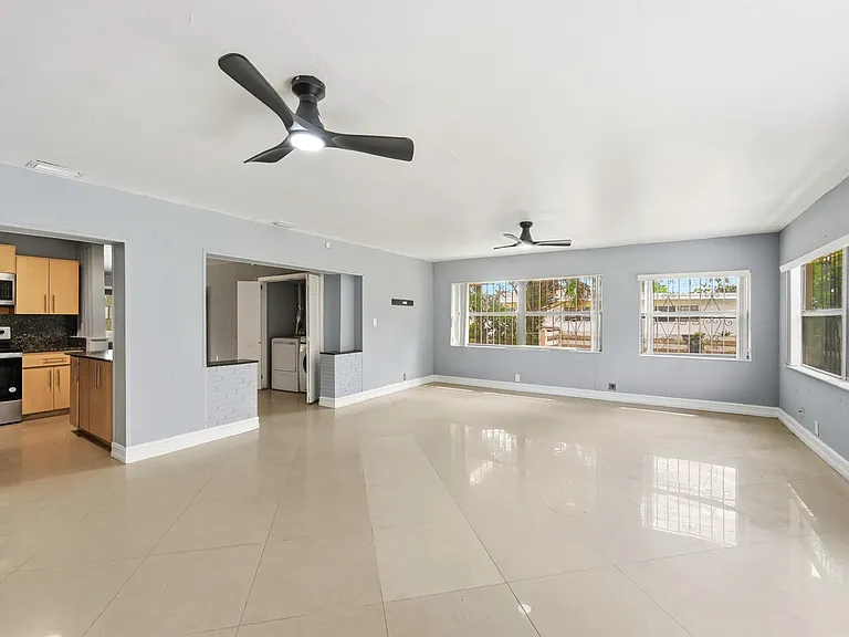 740 E Evanston Cir — Photo 22