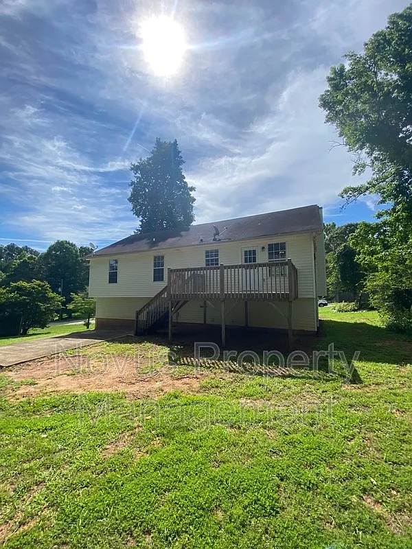 3 bed, 2.0 bath, 2000 sqft, $1,779 — Photo 3