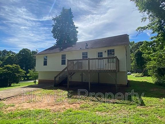 3rd image of 51 Connie Dr
