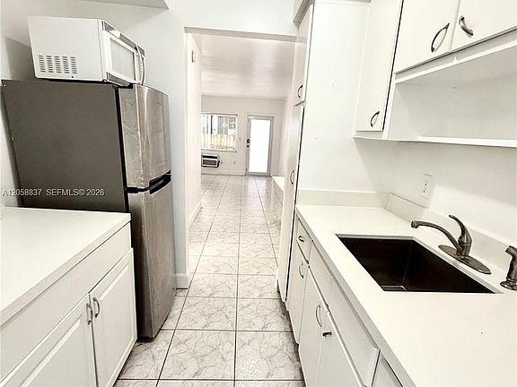 5th image of 1021 Michigan Ave APT 3