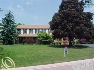 1120 Hackberry Cir, Rochester Hills, MI 48309