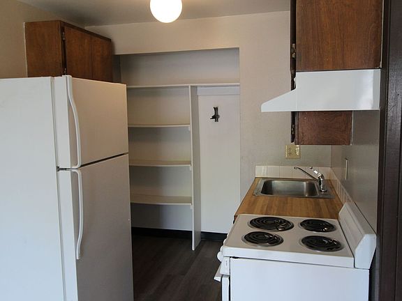 4th image of 2527 E Pacific Ave APT D