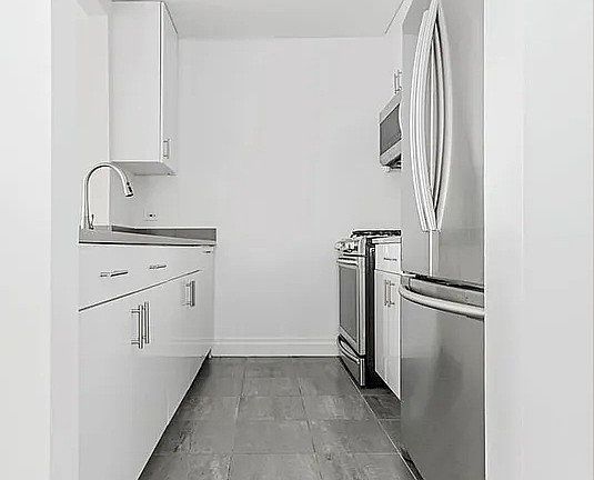 3rd image of 245 E 58th St APT 9C