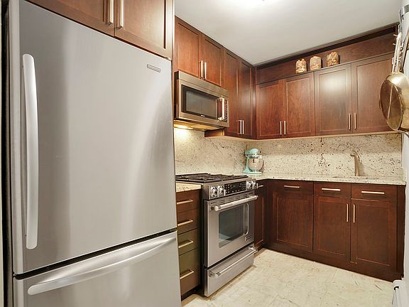 2nd image of 220 E 57th St APT 10D