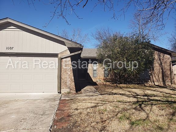 2nd image of 1607 Village Dr