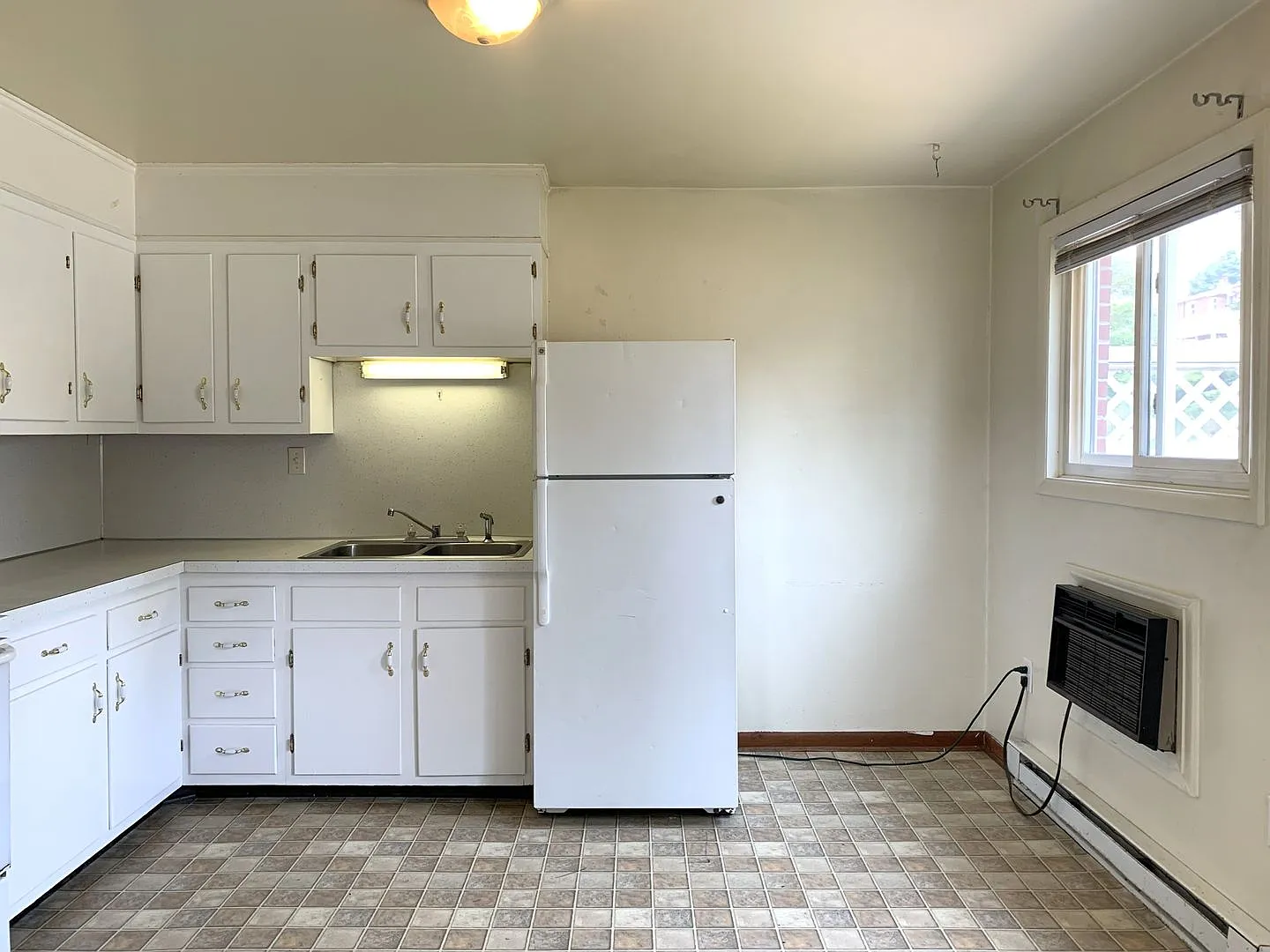 835 High St — Photo 3