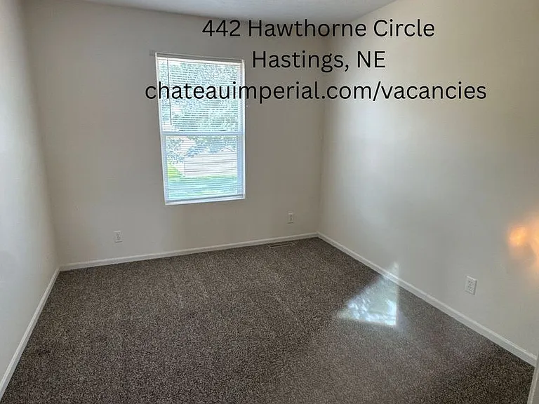434-446 Hawthorne Cir — Photo 9