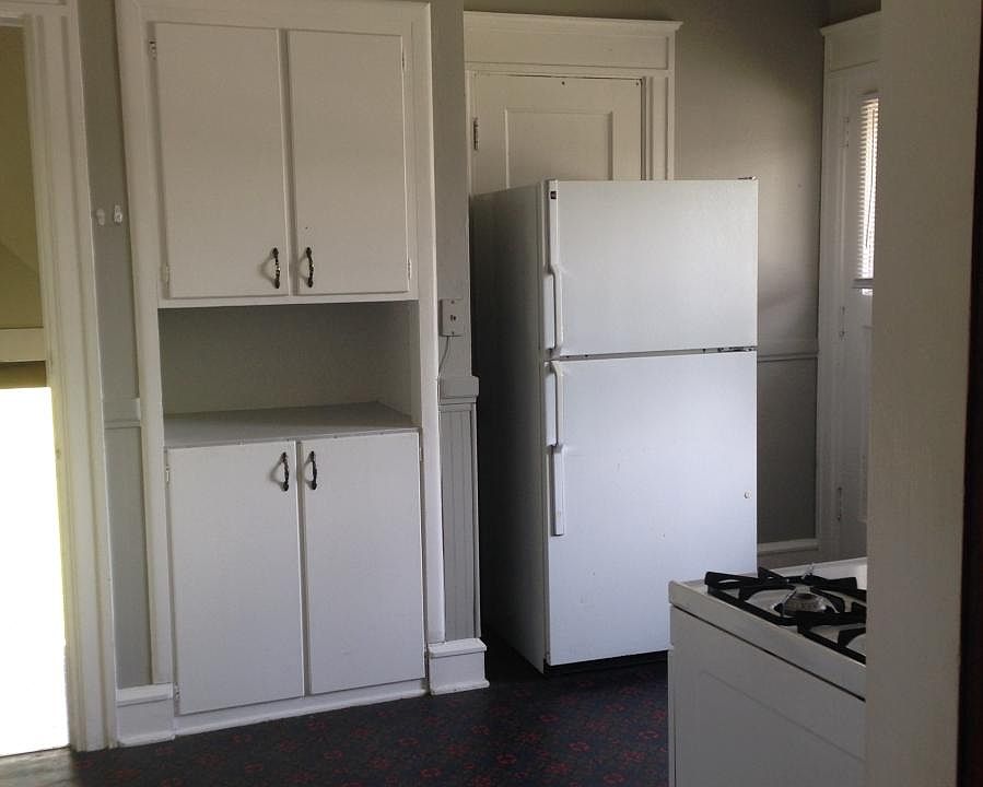 2nd image of 2203 Scott St