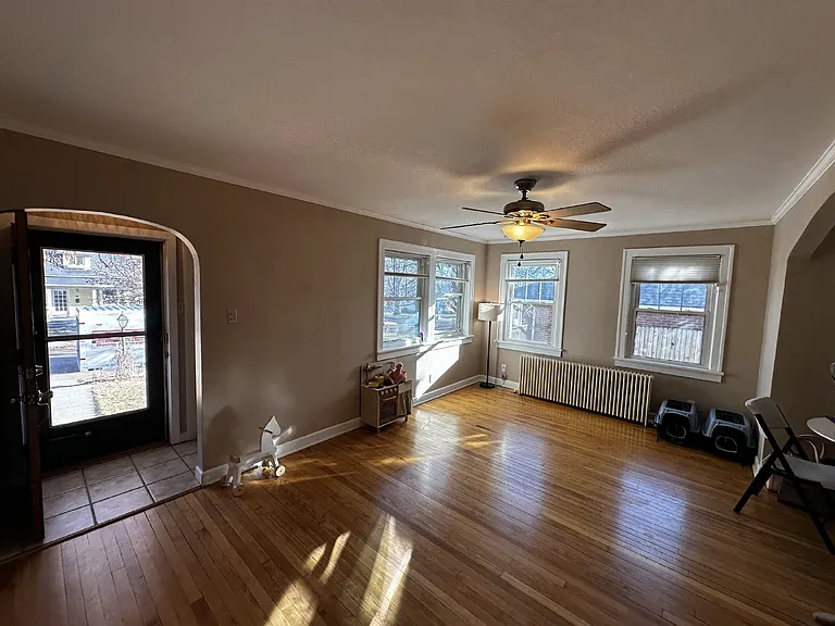 325 Sumner St — Photo 5