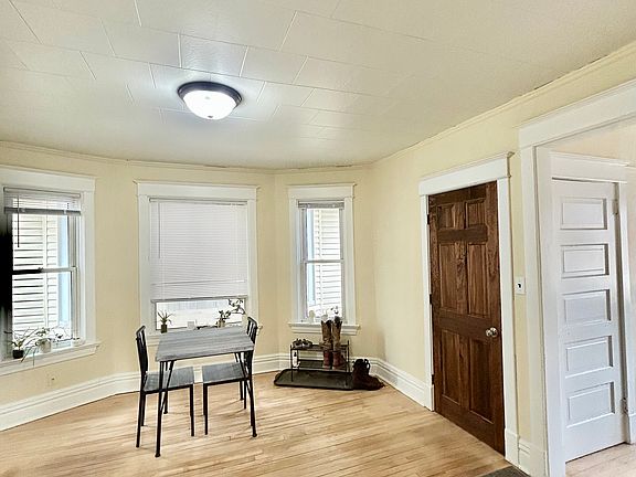 2nd image of 2811 W 3rd St #2