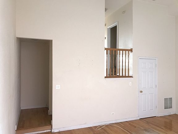 3rd image of 4873 N Winthrop Ave #C1