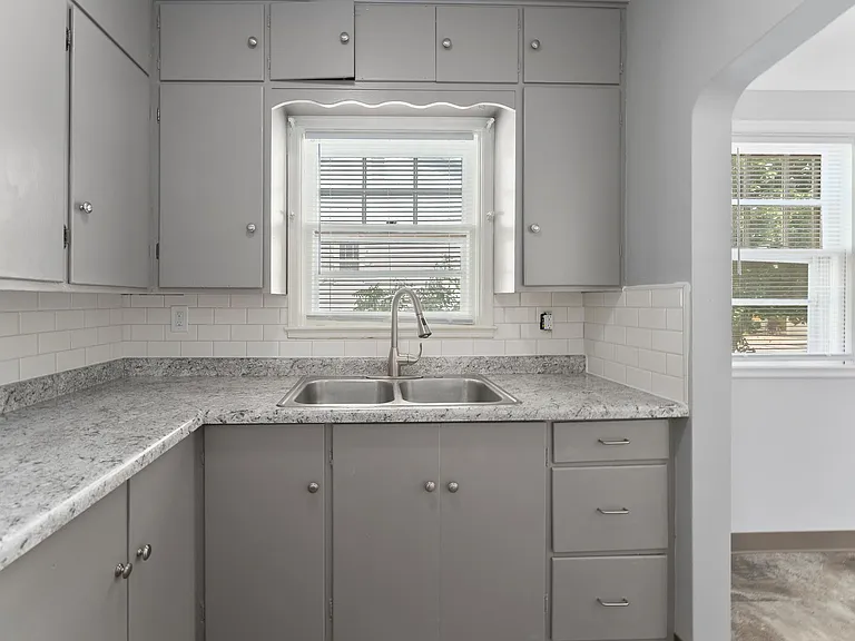 1110 S Main Ave #UPPER — Photo 2
