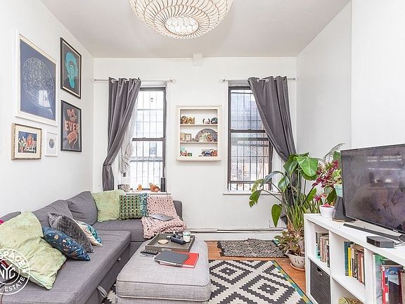 4th image of 797 Franklin Ave APT 1
