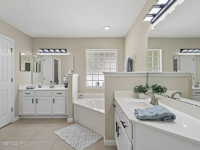 2070 Thornhill Dr — Photo 15