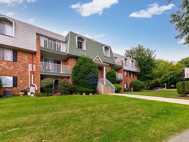 Arundel Apartments — Photo 25