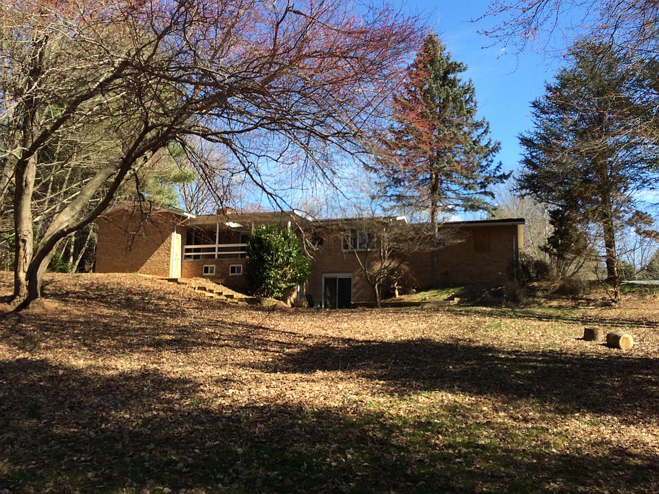 2nd image of 3006 Suffolk Ln