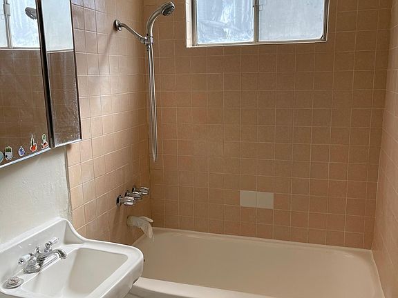 4th image of 427 N 2nd St #A