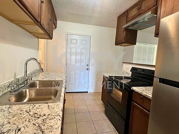 3rd image of 226 Village Ln