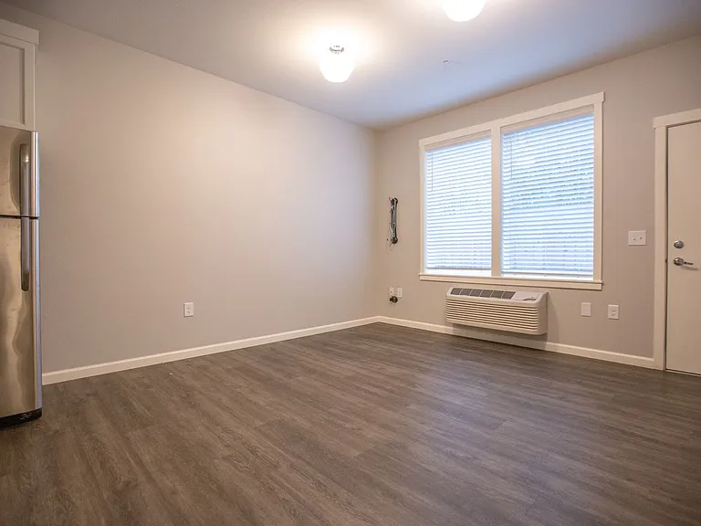 7100 N Greenwich Ave — Photo 6