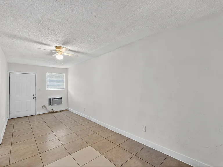 2734 NW 15th St #1 — Photo 5