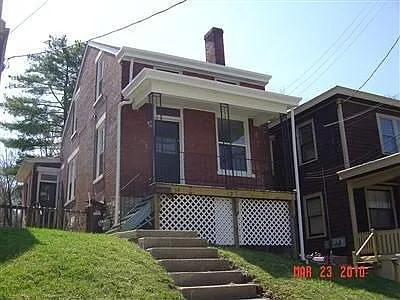 60 19th St photo 1