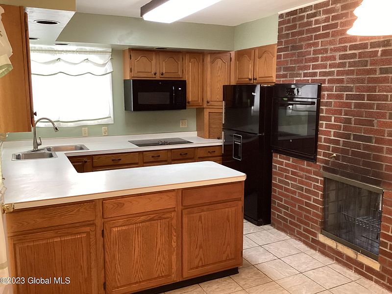 5th image of 513 Watervliet Shaker Road