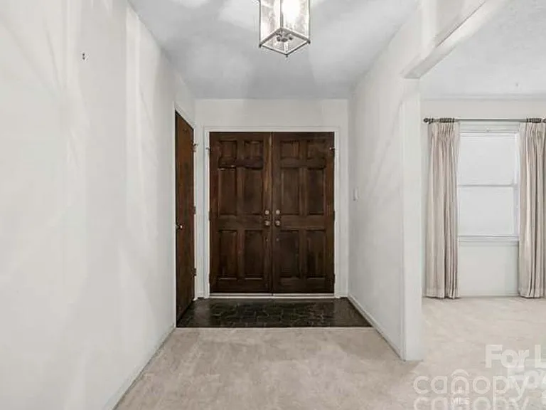 8122 Knollwood Cir — Photo 18