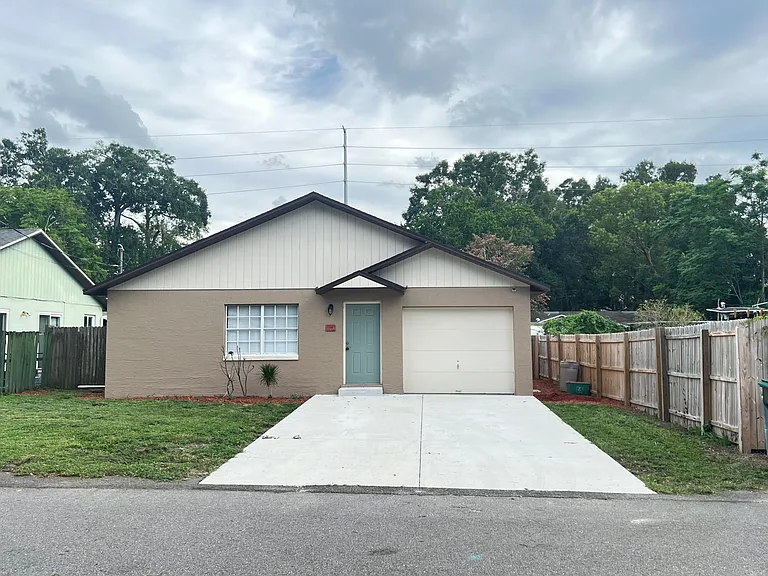2314 E Crystal Lake Ave — Photo 2
