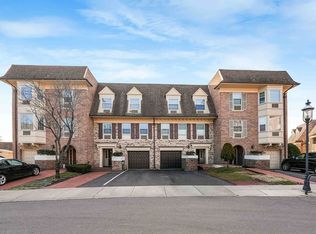 1324 Robin Ln #1195, Bayside, NY 11360