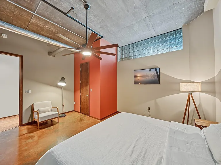 505 Bastrop St #402 — Photo 15