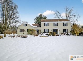 4 Hardley Dr, Cranbury, NJ 08512