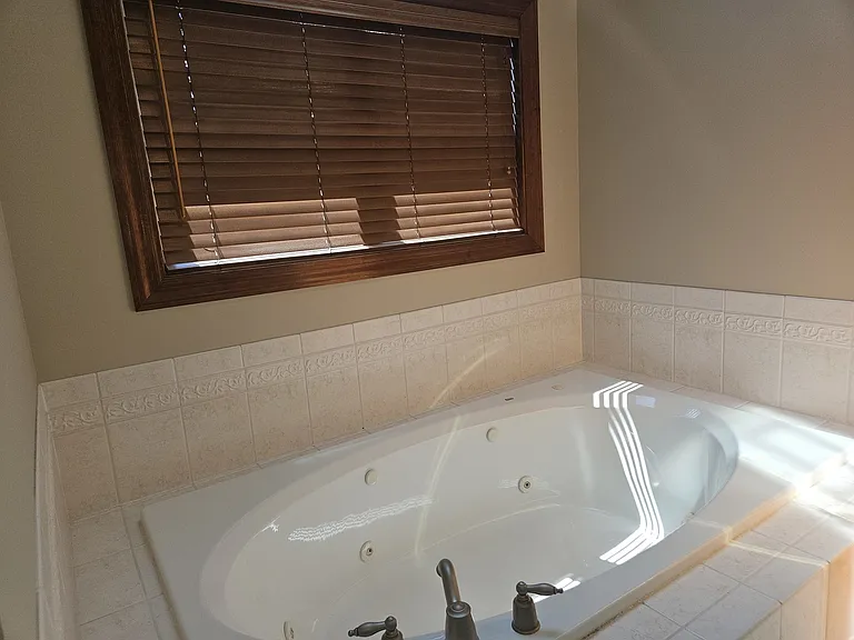 733 Woodbury Ct — Photo 15