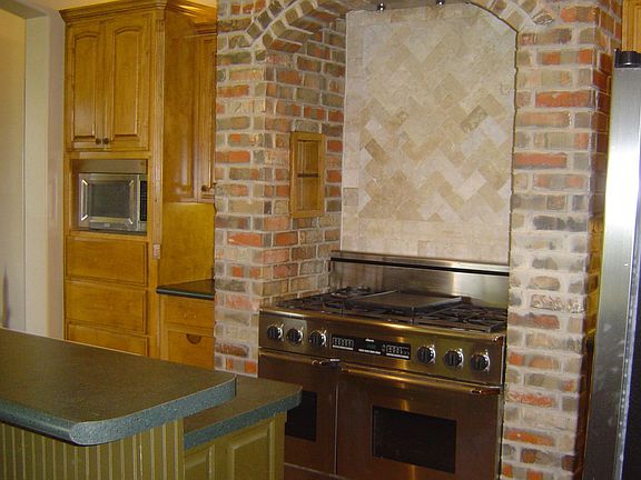 Wonderful Kitchen with Dacor Range!!